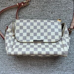 Elegant Checkered Crossbody Fashion Bag